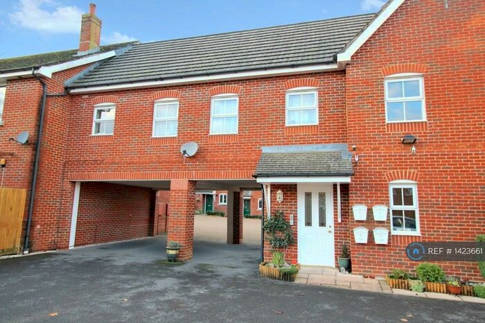 1 Bedroom Flat To Rent In Crowhurst Crescent, Storrington, Pulborough, RH20
