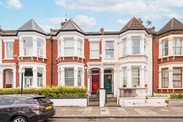 1 Bedroom Flat To Rent In Fernside Road, Balham, London, SW12