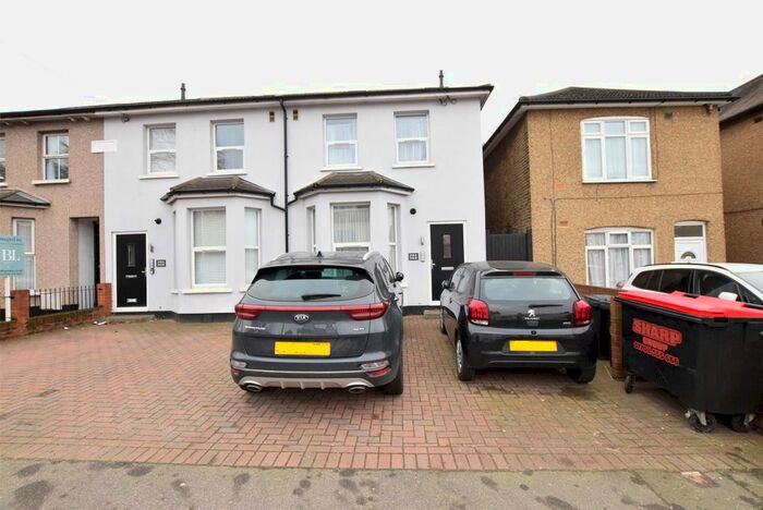 1 Bedroom Flat To Rent In Victoria Road, Romford, RM1
