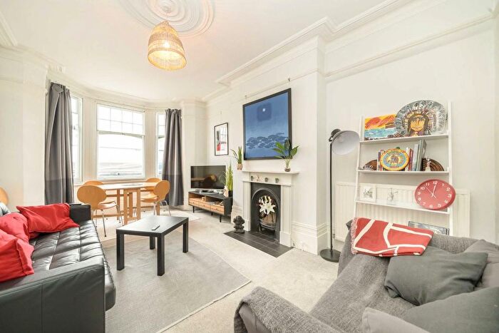3 Bedroom Flat To Rent In Fortis Green Road, London, N10