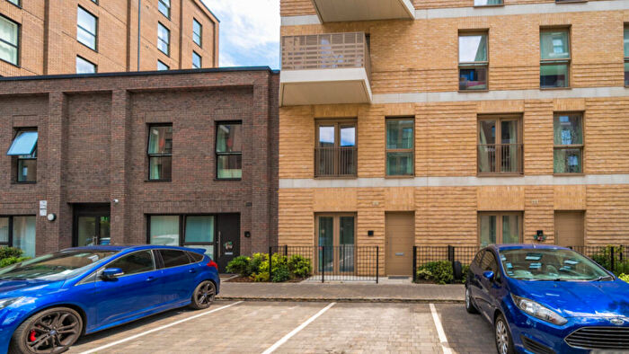 2 Bedroom Terraced House For Sale In Palmer Street, Reading, Berkshire, RG1