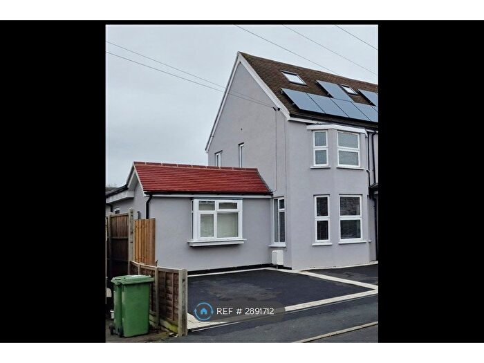 2 Bedroom Flat To Rent In Depot Road, Horsham, RH13