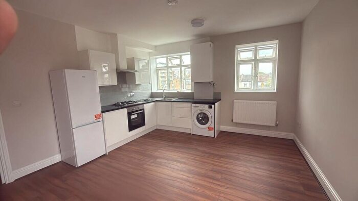 2 Bedroom Flat To Rent In High Road Leyton, London, E10