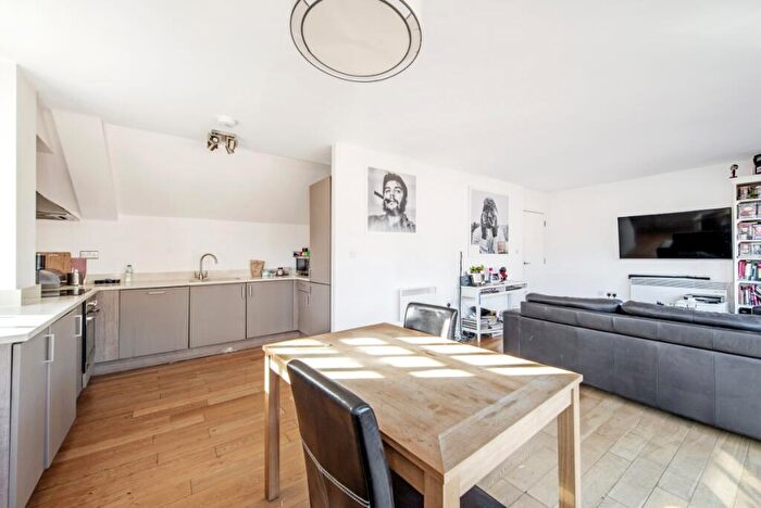 2 Bedroom Flat To Rent In Old Nichol Street London, E2