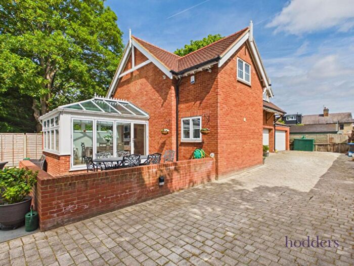2 Bedroom Detached House For Sale In Addlestone, Surrey, KT15