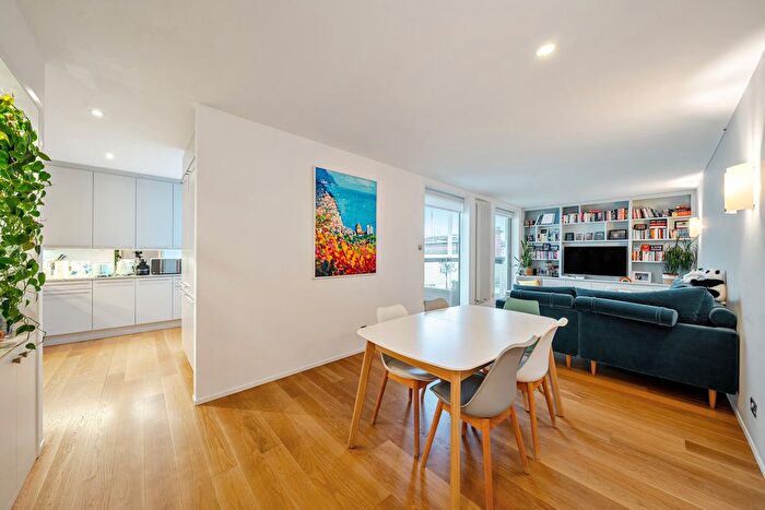 2 Bedroom Flat For Sale In Queen Elizabeth Street, London, SE1