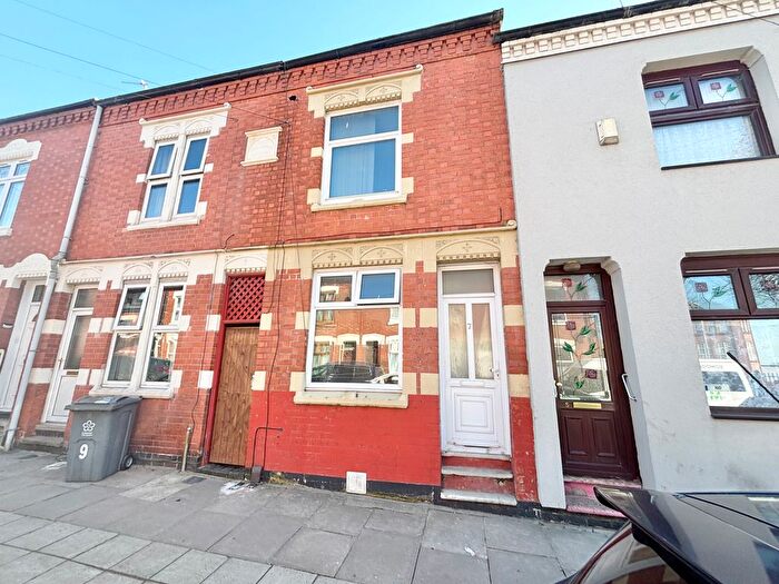 3 Bedroom Terraced House For Sale In Sherrard Road, Leicester, LE5