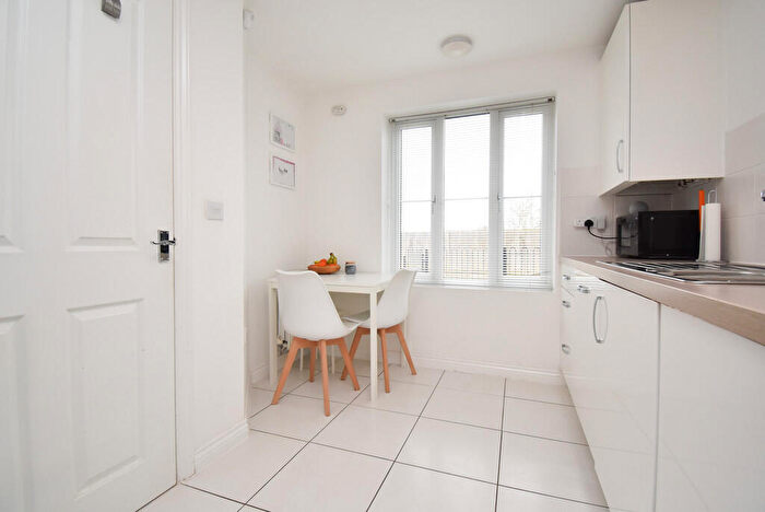 3 Bedroom Town House For Sale In Tate Drive, Biggleswade, SG18