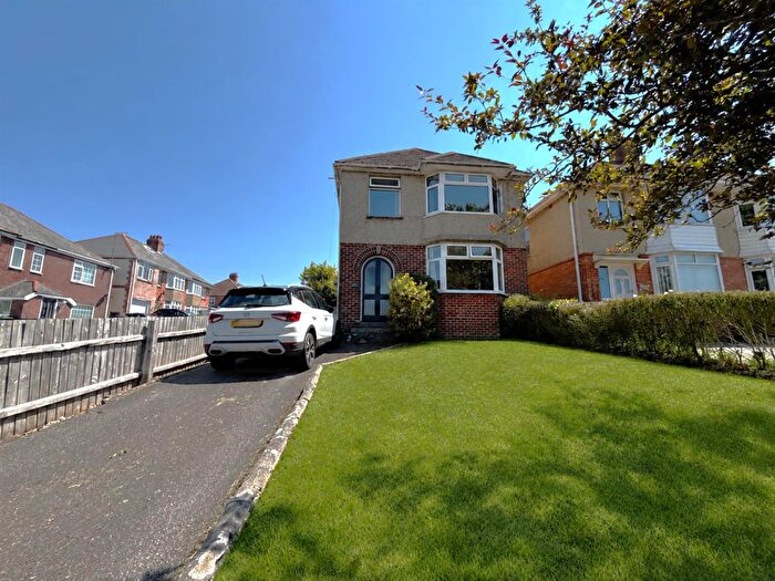 3 Bedroom Detached House For Sale In Dorchester Road, Weymouth, DT3