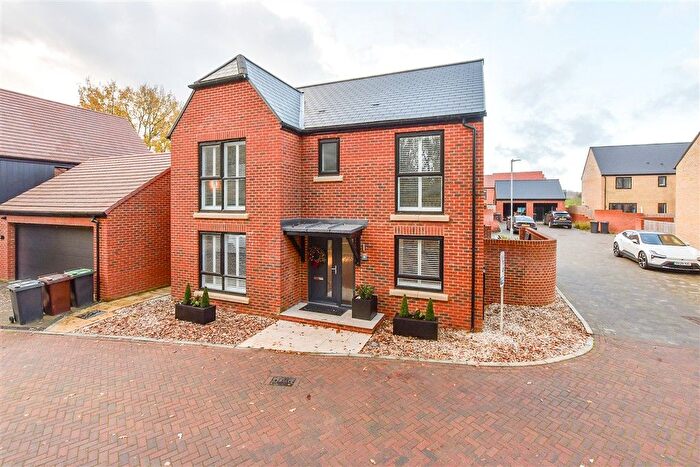 4 Bedroom Detached House For Sale In Merlyn Drive, Kings Hill, West Malling, Kent, ME19