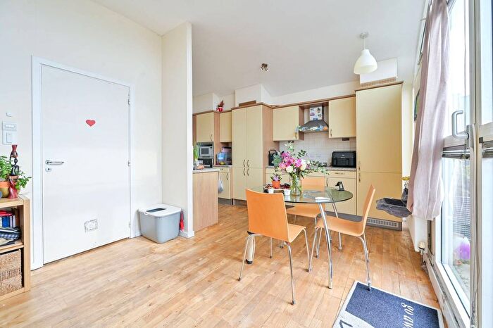 1 Bedroom Flat To Rent In Rotherhithe Street, Rotherhithe, London, SE16