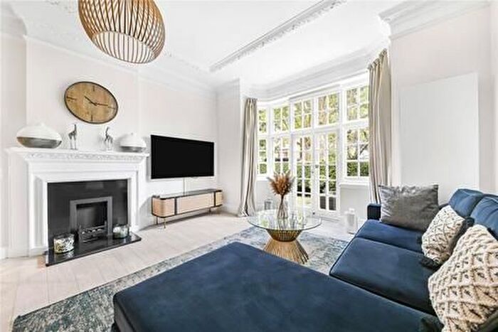 4 Bedroom Semi-Detached House To Rent In Bristol Street, Birmingham, B5