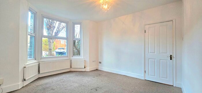 2 Bedroom Flat To Rent In Albert Road, London, SE25