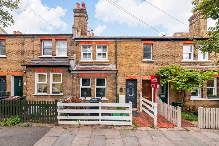 2 Bedroom Flat For Sale In Lucas Road, Penge, London, SE20