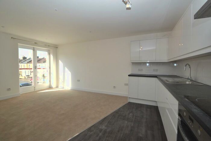 2 Bedroom Apartment To Rent In Beresford Road, New Malden, KT3