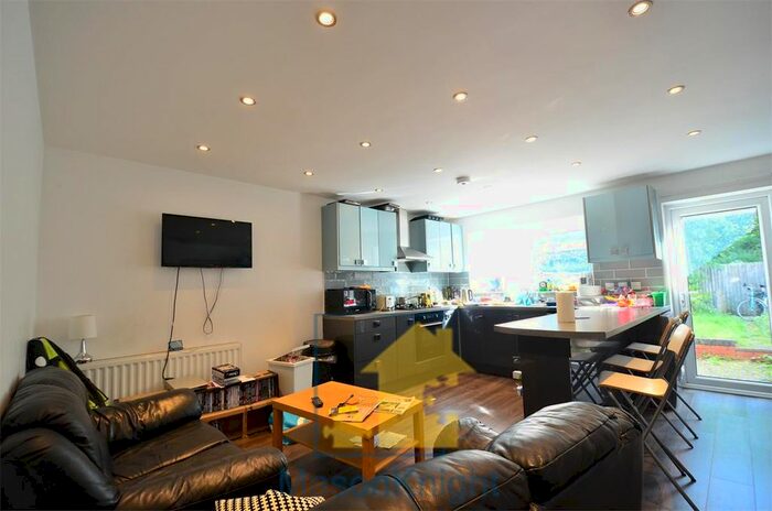 4 Bedroom Terraced House To Rent In Fairgreen Way, Selly Oak, Birmingham, B29