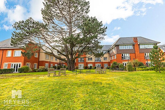 1 Bedroom Flat For Sale In Royal Close, Christchurch, BH23