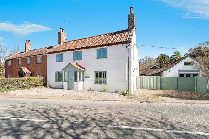4 Bedroom Semi-Detached House For Sale In Fakenham Road, East Bilney, Dereham, NR20