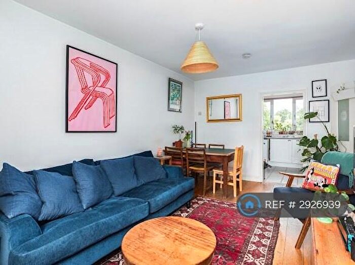 2 Bedroom Flat To Rent In Queen Elizabeths Close, London, N16