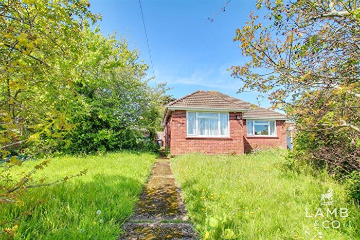 2 Bedroom Detached Bungalow For Sale In Wyndham Crescent, Clacton-On-Sea, CO15