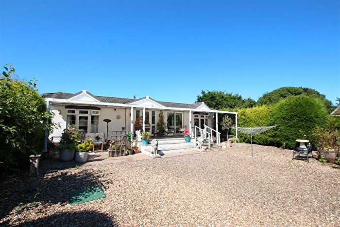 2 Bedroom Detached Bungalow For Sale In Eelmere Lane, Cowden, HU11