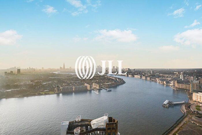 Flat To Rent In Landmark Pinnacle, London, E14