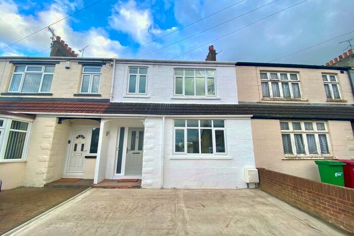 4 Bedroom Property To Rent In Stoke Road, Slough, SL2