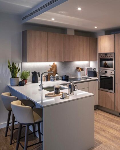 Flat To Rent In Bloom West, Nine Elms Ln, Nine Elms, London, SW11