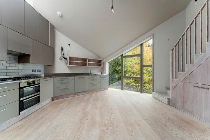 3 Bedroom Terraced House To Rent In Church Walk, London, N16