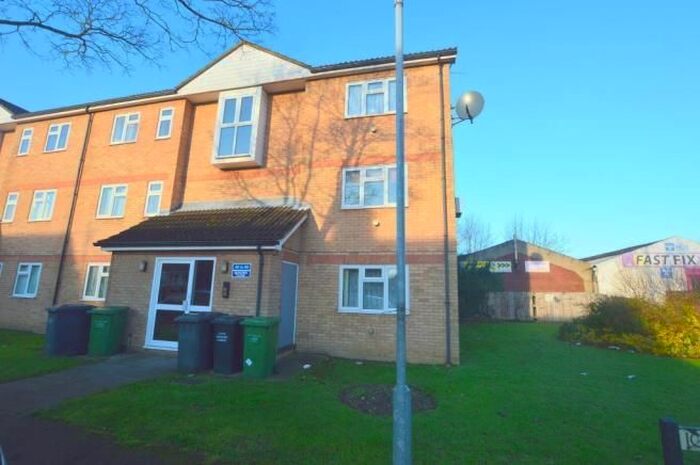 2 Bedroom Flat To Rent In Quilter Close, Luton, LU3