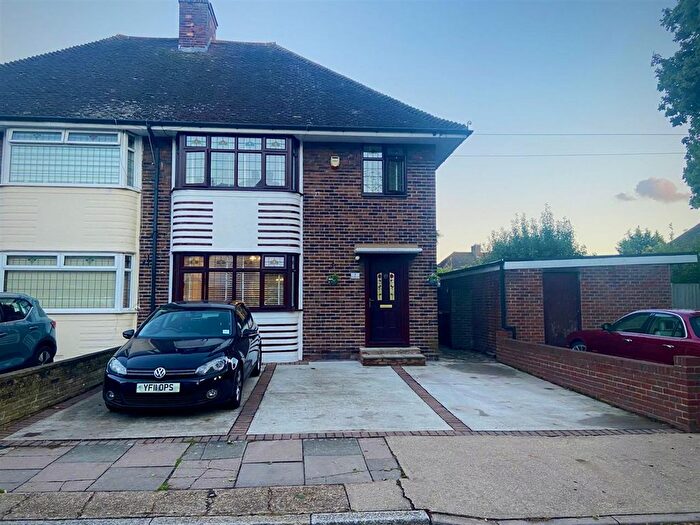 3 Bedroom Semi-Detached House To Rent In Wykeham Avenue, Dagenham, RM9