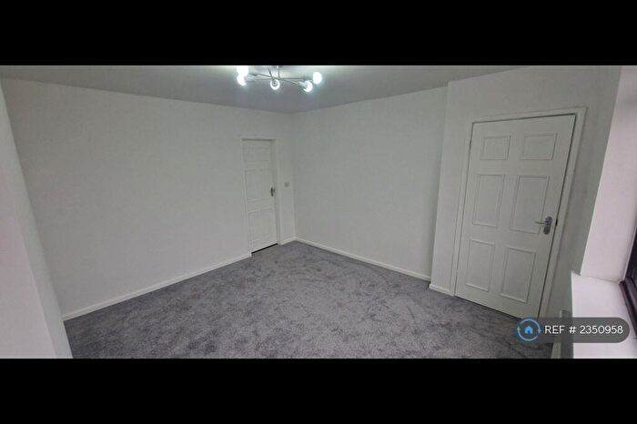 3 Bedroom Terraced House To Rent In Dragon Road, Leeds, LS12
