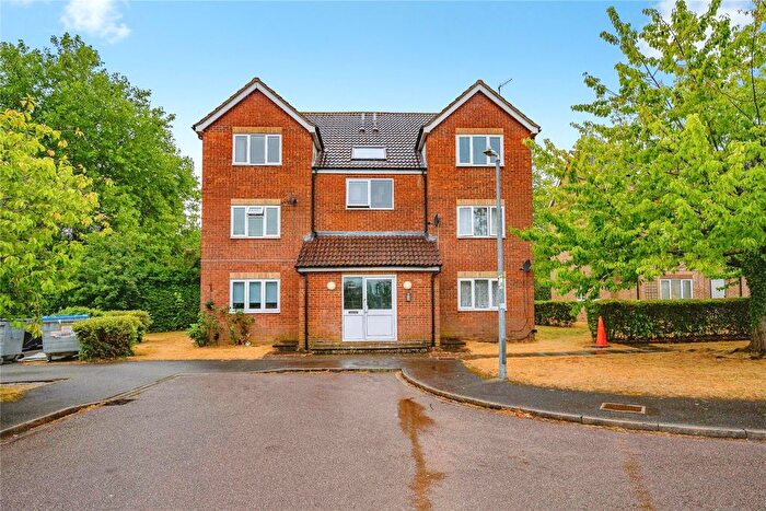 2 Bedroom Flat For Sale In Milton Way, Houghton Regis, Dunstable, Bedfordshire, LU5