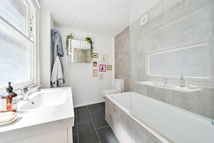 1 Bedroom Flat To Rent In Virginia Mews, Virginia Road, Shoreditch, London, E2