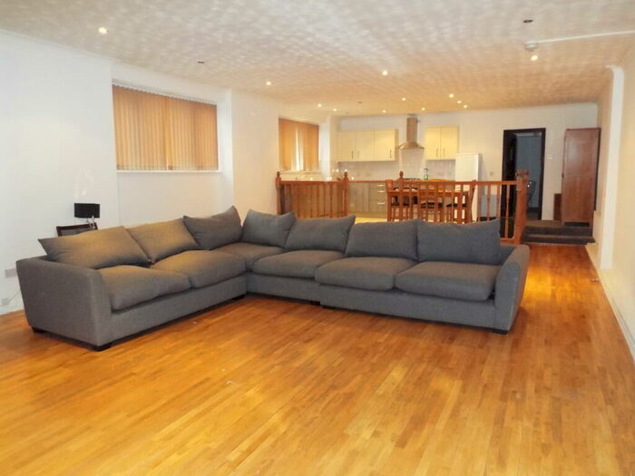 3 Bedroom Apartment To Rent In Castle Boulevard, Nottingham, NG7
