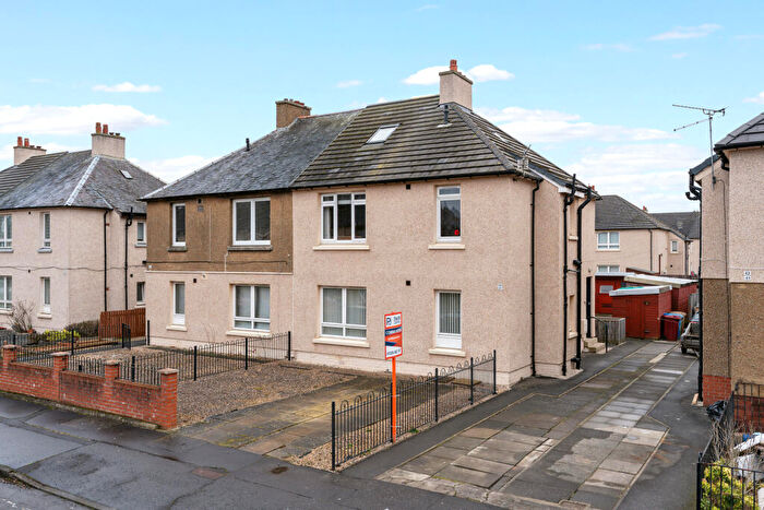 3 Bedroom Flat For Sale In Poplar Street, Grangemouth, FK3