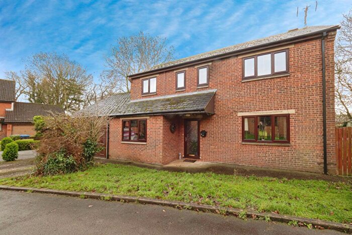 3 Bedroom Detached House For Sale In Orchard Close, Roos, Hull, HU12