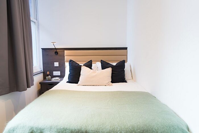 Studio To Rent In Apt, Churchill House Residence #, LS1