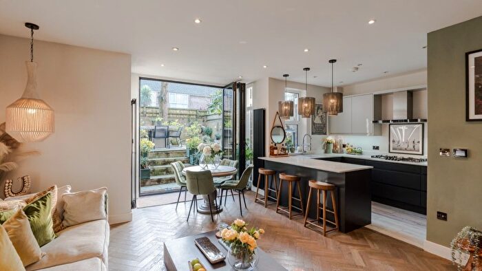 1 Bedroom Flat For Sale In Priory Road, West Hampstead, London, NW6