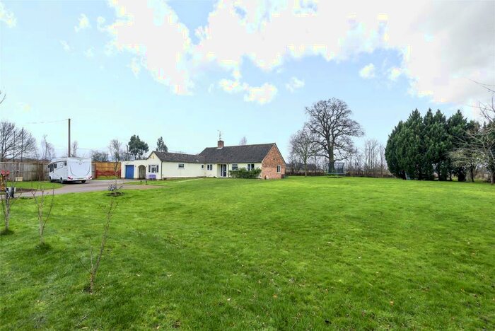 3 Bedroom Bungalow For Sale In Sticky Lane, Hardwicke, Gloucester, GL2