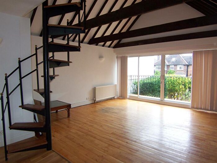 2 Bedroom Apartment To Rent In Linkside, New Malden, KT3