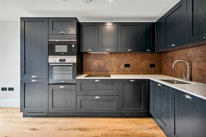 2 Bedroom Flat To Rent In The Pavement, London, SW4