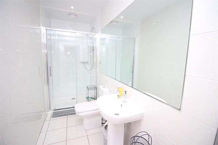 3 Bedroom Flat To Rent In Glenthorn Road, Jesmond, Newcastle Upon Tyne, NE2