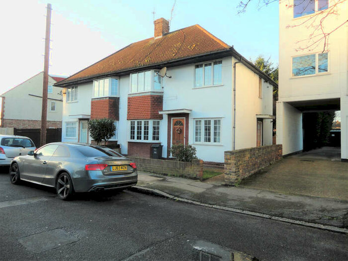2 Bedroom Maisonette Flat To Rent In Maswell Park Road, Hounslow, TW3