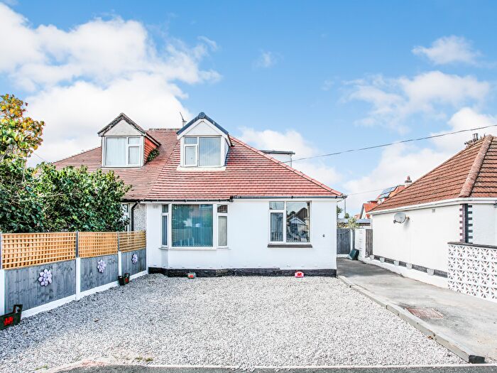 4 Bedroom Semi-Detached Bungalow For Sale In Deric Close, Rhyl, Denbighshire, LL19