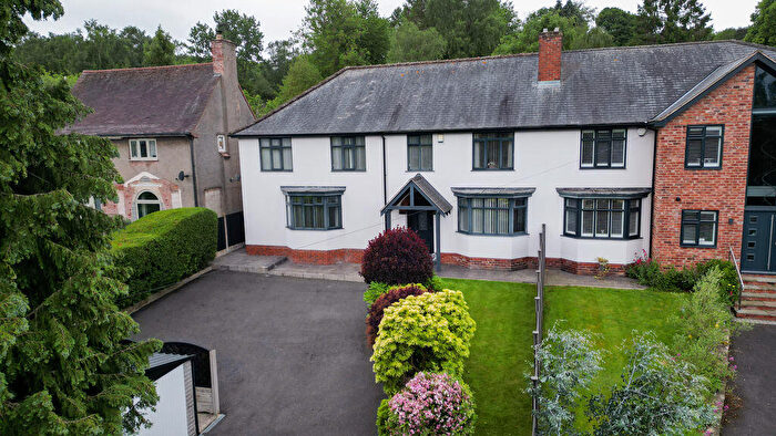 5 Bedroom Semi-Detached House For Sale In Derby Road, Chesterfield, S42