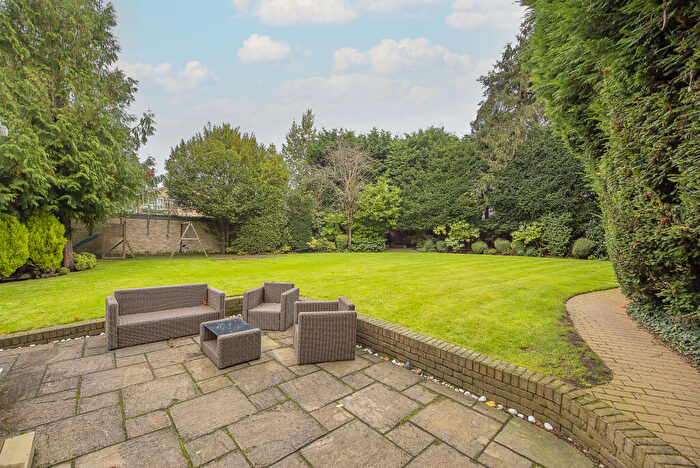 5 Bedroom Detached House For Sale In Upper Brighton Road, Surbiton, KT6