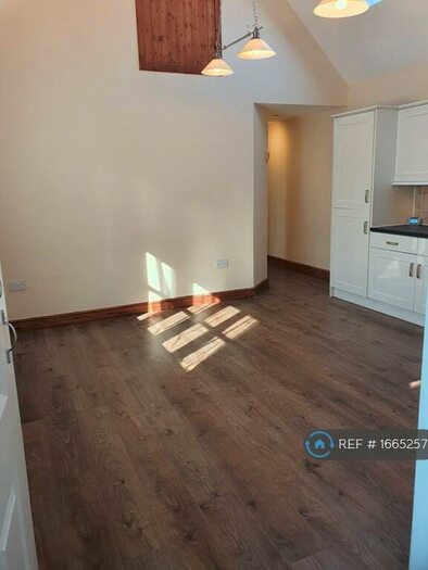 2 Bedroom Flat To Rent In Hedley Court, Sittingbourne, ME10