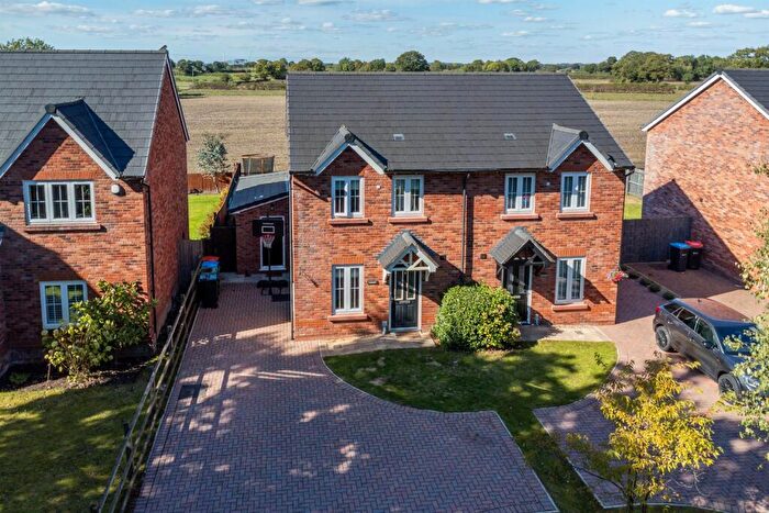 3 Bedroom Semi-Detached House For Sale In Common Lane, CW9