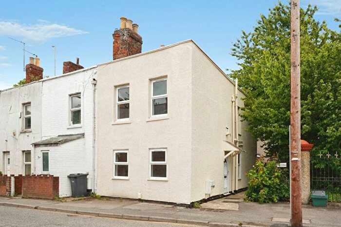 3 Bedroom End Terrace House For Sale In Millbrook Street, Gloucester, Gloucestershire, GL1